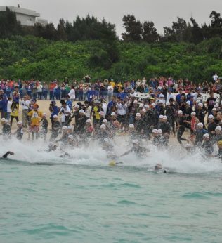 The Miyakojima Triathlon: Where Competitors, Family Members, and Supporters All Face Off in Earnest