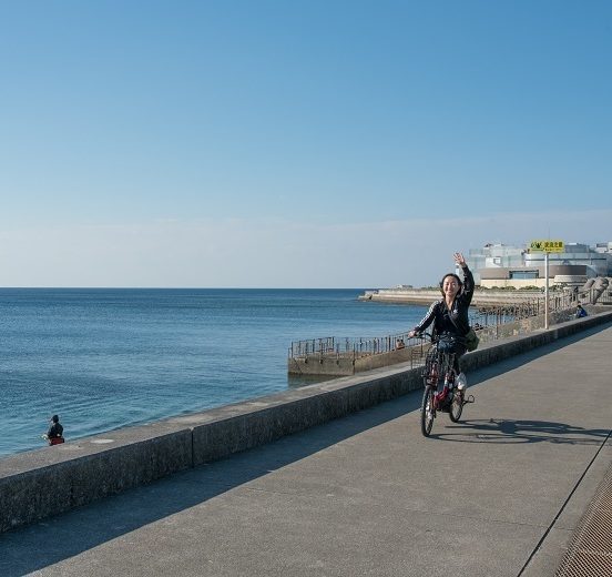 Let’s enjoy the popular sites along the west coast of Okinawa on the Cycling Share Service, Chura Chari