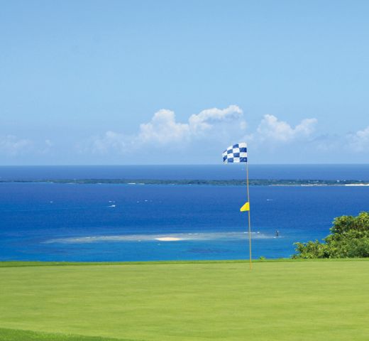 沖縄リゾートゴルフの魅力：絶好のロケーション！