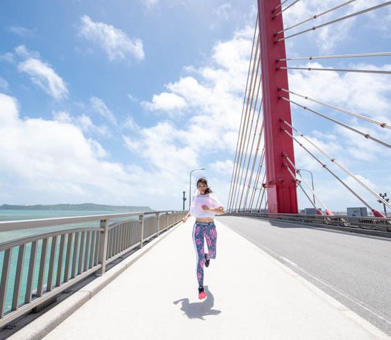 沖縄の美しい自然をマラソンを通して体験できる！『第20回あやはし海中ロードレース大会』