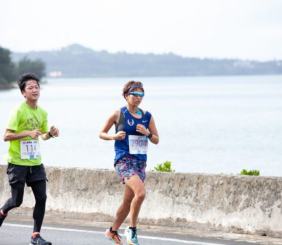 暖かい気候と声援に包まれながらランニングを楽しめる『第18回 石垣島マラソン』！